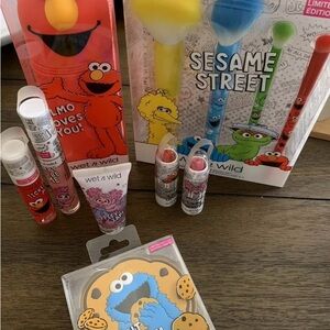 Sesame Street makeup Limited Edition Makeup Brush Holder
Wet N Wild Lot Of 8